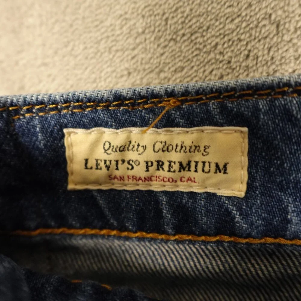 Levi’s Premium 505 Jeans Men’s 30x32 Straight Leg Light Indigo Classic‎ Denim